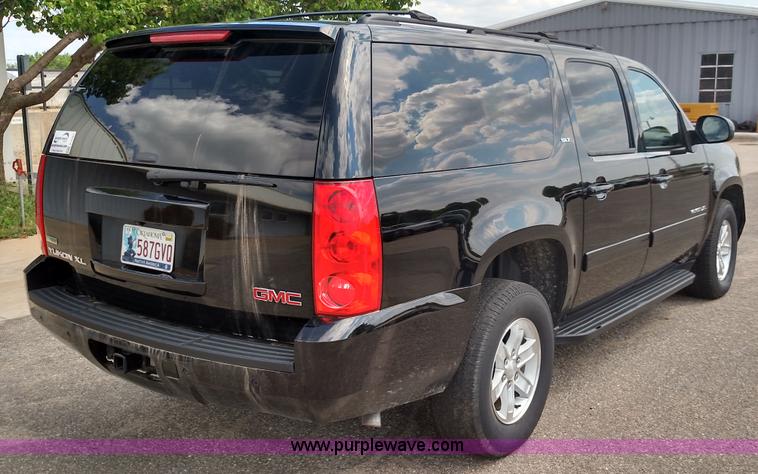 image for item F7741 2011 GMC Yukon XL SUV