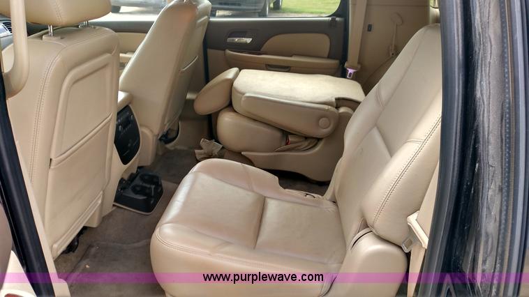 image for item F7741 2011 GMC Yukon XL SUV