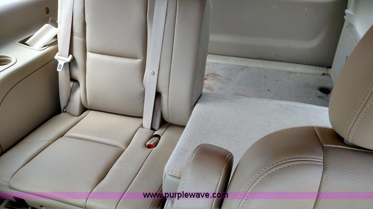 image for item F7741 2011 GMC Yukon XL SUV