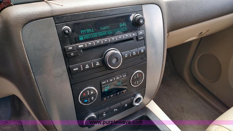 image for item F7741 2011 GMC Yukon XL SUV