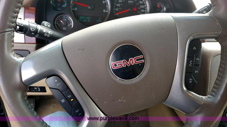 image for item F7741 2011 GMC Yukon XL SUV