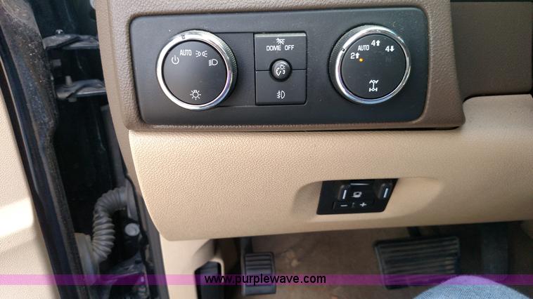 image for item F7741 2011 GMC Yukon XL SUV