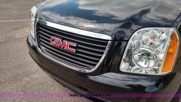 image for item F7741 2011 GMC Yukon XL SUV