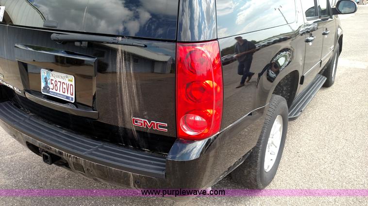 image for item F7741 2011 GMC Yukon XL SUV
