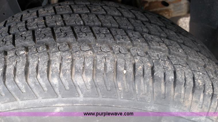 image for item F7741 2011 GMC Yukon XL SUV