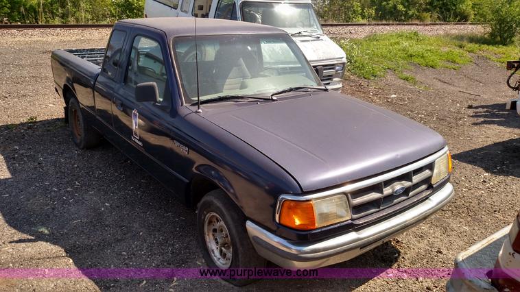 image for item F7761 1993 Ford Ranger XLT SuperCab pickup truck