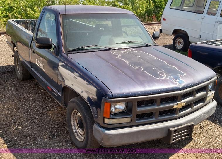 image for item F7764 1992 Chevrolet Cheyenne 1500 pickup truck