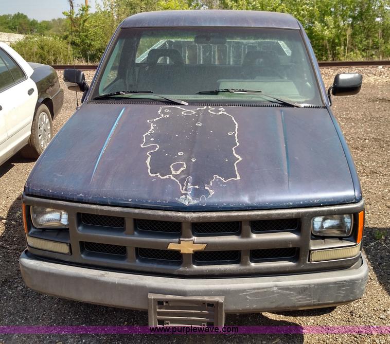 image for item F7764 1992 Chevrolet Cheyenne 1500 pickup truck