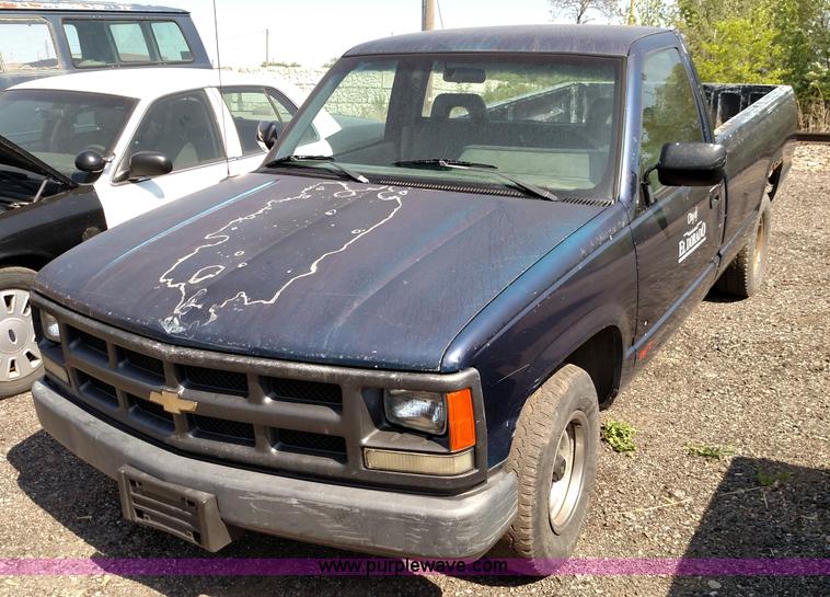 image for item F7764 1992 Chevrolet Cheyenne 1500 pickup truck