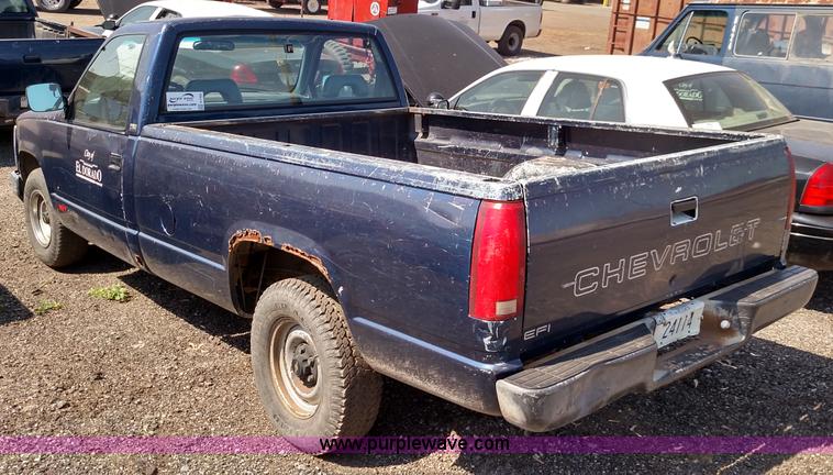image for item F7764 1992 Chevrolet Cheyenne 1500 pickup truck