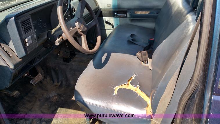 image for item F7764 1992 Chevrolet Cheyenne 1500 pickup truck