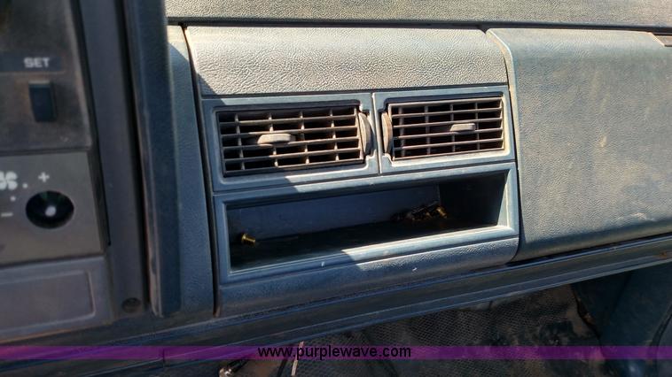 image for item F7764 1992 Chevrolet Cheyenne 1500 pickup truck