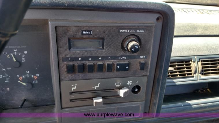 image for item F7764 1992 Chevrolet Cheyenne 1500 pickup truck