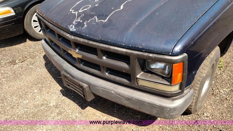 image for item F7764 1992 Chevrolet Cheyenne 1500 pickup truck