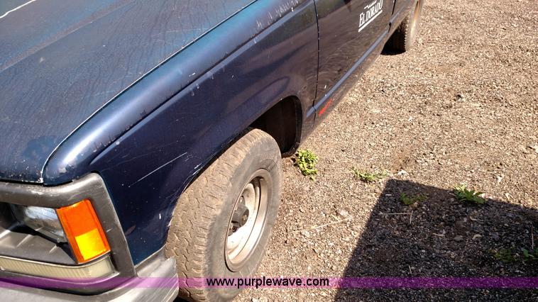 image for item F7764 1992 Chevrolet Cheyenne 1500 pickup truck