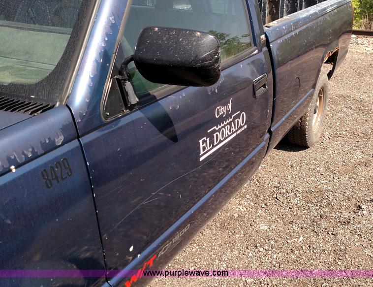 image for item F7764 1992 Chevrolet Cheyenne 1500 pickup truck