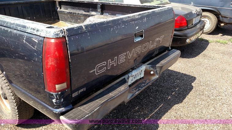 image for item F7764 1992 Chevrolet Cheyenne 1500 pickup truck
