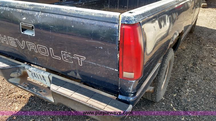 image for item F7764 1992 Chevrolet Cheyenne 1500 pickup truck