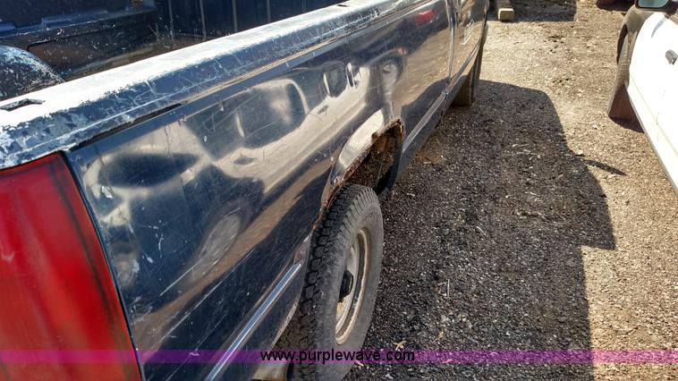 image for item F7764 1992 Chevrolet Cheyenne 1500 pickup truck