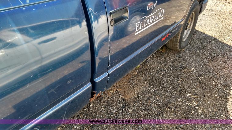 image for item F7764 1992 Chevrolet Cheyenne 1500 pickup truck