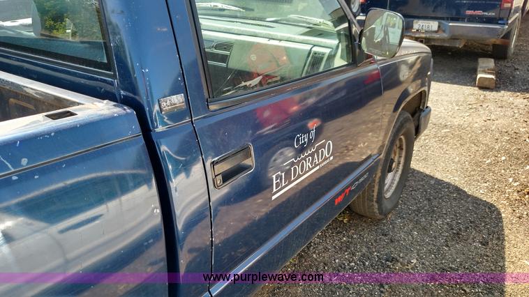 image for item F7764 1992 Chevrolet Cheyenne 1500 pickup truck