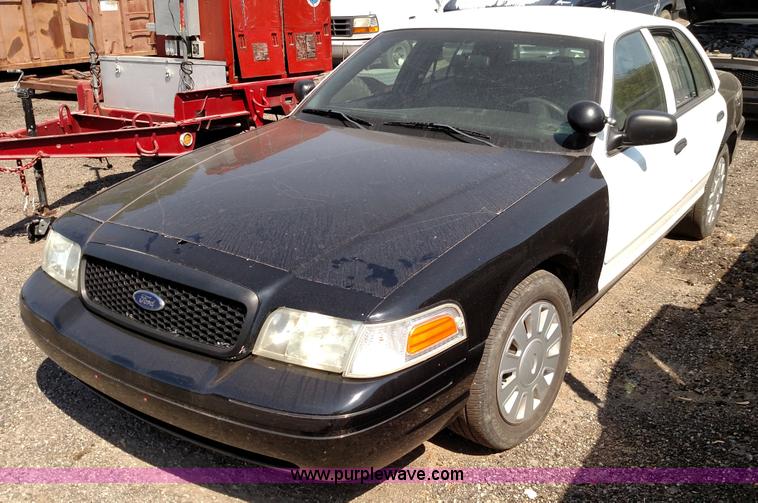 image for item F7765 2007 Ford Crown Victoria Police Interceptor