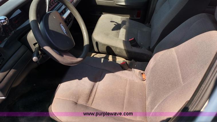 image for item F7765 2007 Ford Crown Victoria Police Interceptor