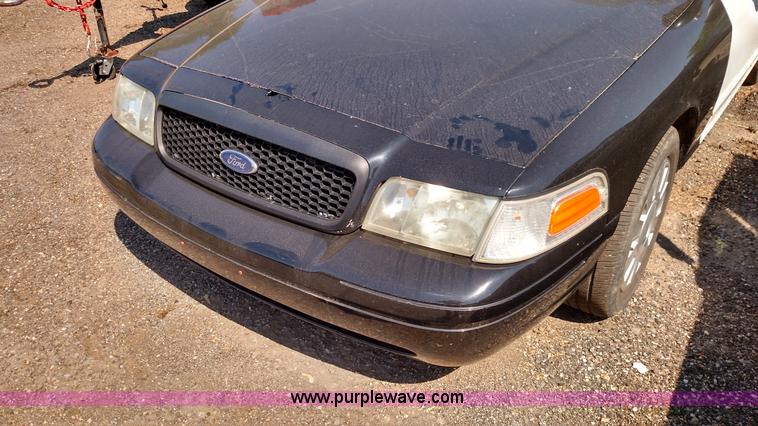 image for item F7765 2007 Ford Crown Victoria Police Interceptor