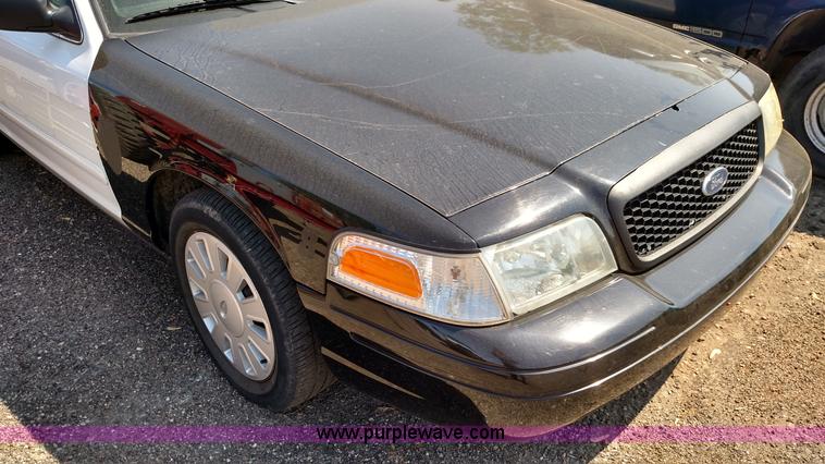 image for item F7765 2007 Ford Crown Victoria Police Interceptor