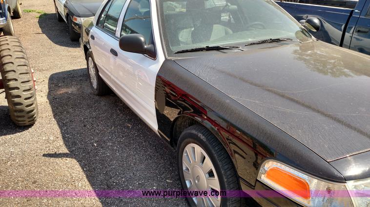 image for item F7765 2007 Ford Crown Victoria Police Interceptor