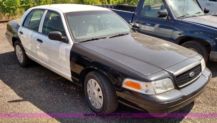 image for item F7766 2007 Ford Crown Victoria Police Interceptor