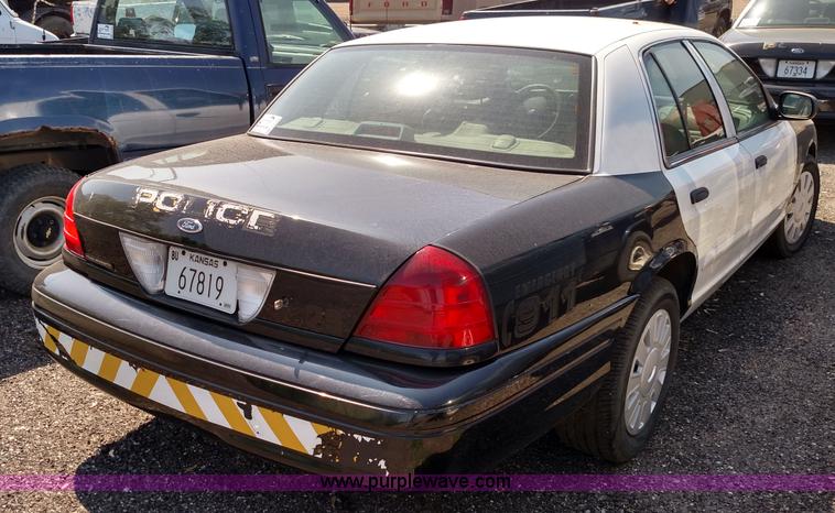 image for item F7766 2007 Ford Crown Victoria Police Interceptor