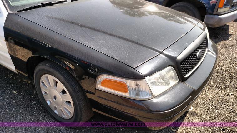 image for item F7766 2007 Ford Crown Victoria Police Interceptor