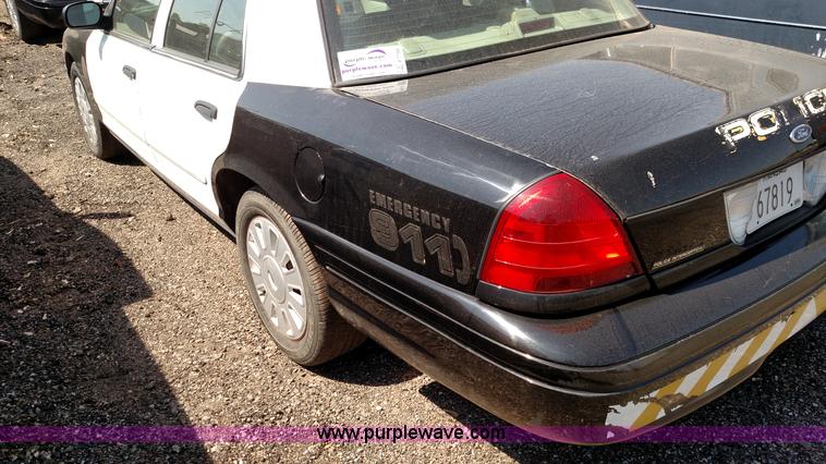image for item F7766 2007 Ford Crown Victoria Police Interceptor