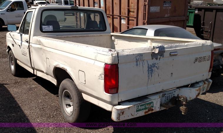 image for item F7768 1992 Ford F150 pickup truck