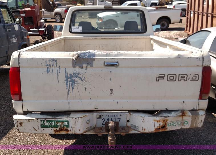 image for item F7768 1992 Ford F150 pickup truck