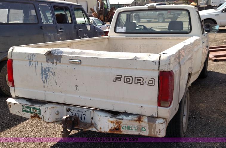 image for item F7768 1992 Ford F150 pickup truck