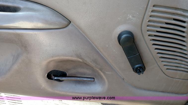 image for item F7768 1992 Ford F150 pickup truck