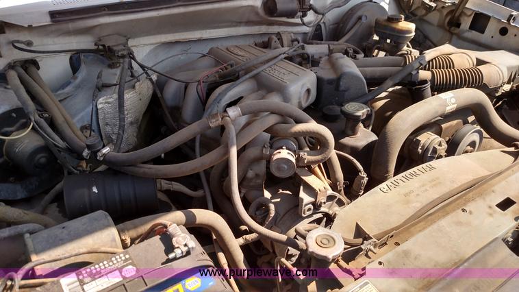 image for item F7768 1992 Ford F150 pickup truck