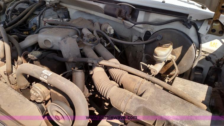 image for item F7768 1992 Ford F150 pickup truck