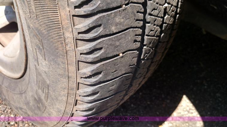 image for item F7768 1992 Ford F150 pickup truck