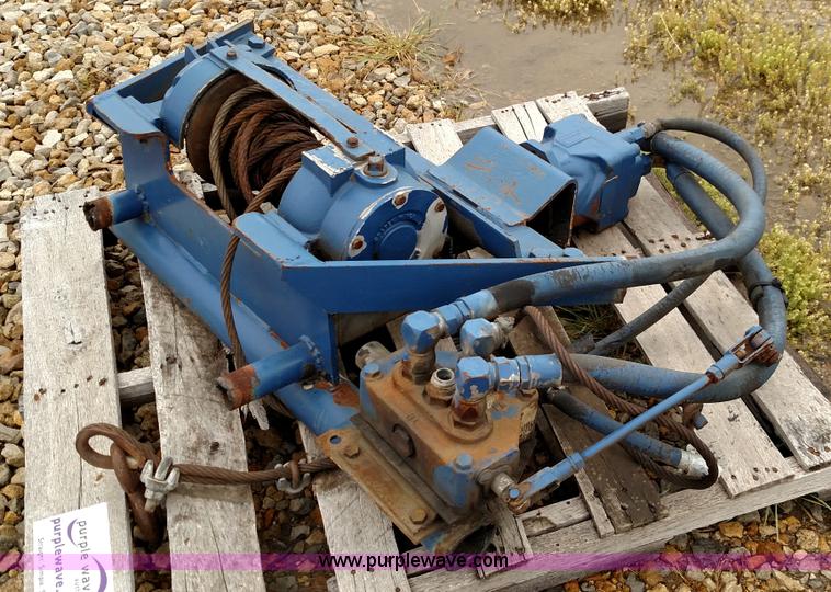 image for item F7779 Braden winch