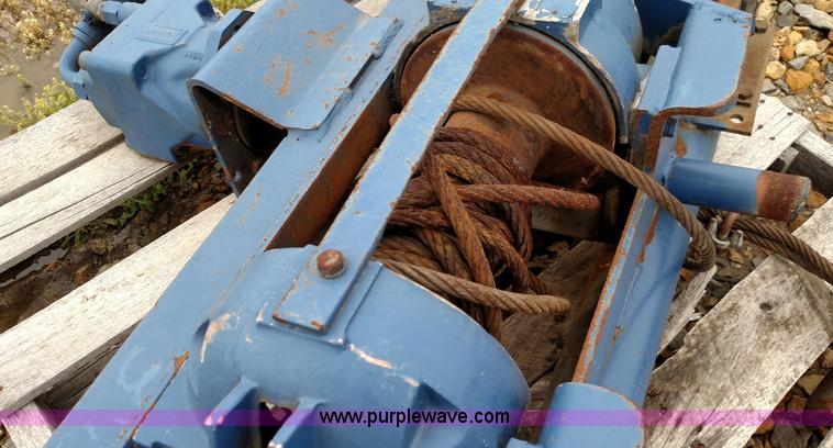 image for item F7779 Braden winch