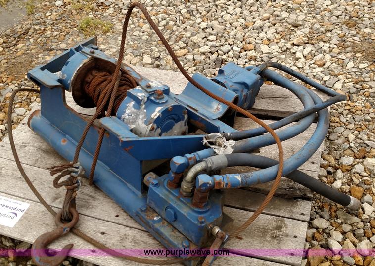 image for item F7780 Braden winch