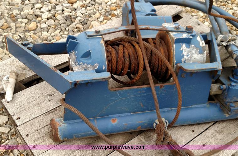 image for item F7780 Braden winch