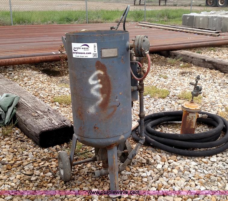 image for item F7781 Empire sand pot