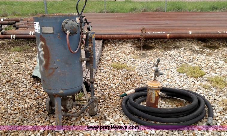 image for item F7781 Empire sand pot