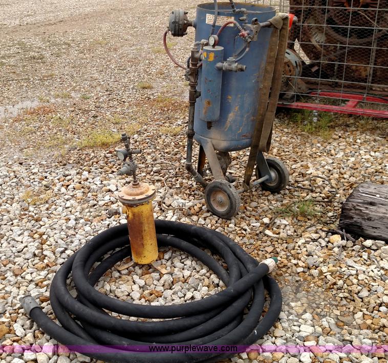 image for item F7781 Empire sand pot