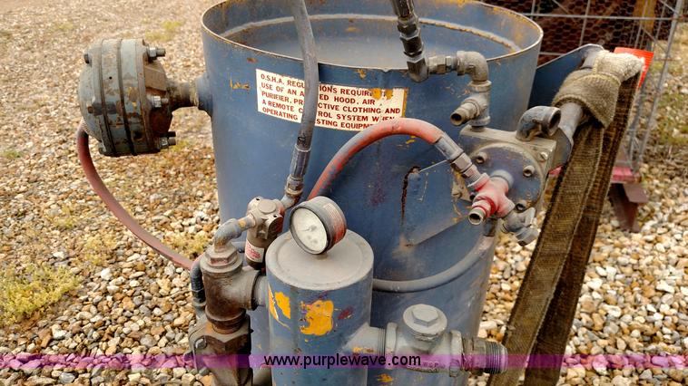 image for item F7781 Empire sand pot