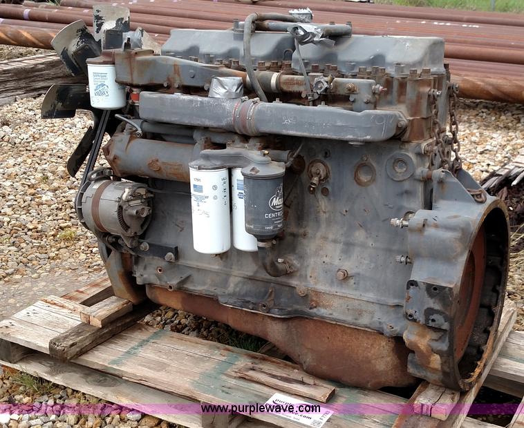 image for item F7783 1987 Mack EM6-300 diesel engine